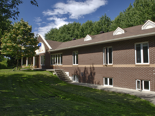 Guide dog housing